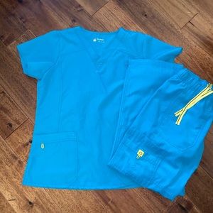Petite medium scrub top and bottoms set.